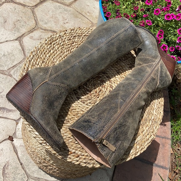 {FOSSIL} “Caroline” Distressed Leather Boots - Picture 7 of 11